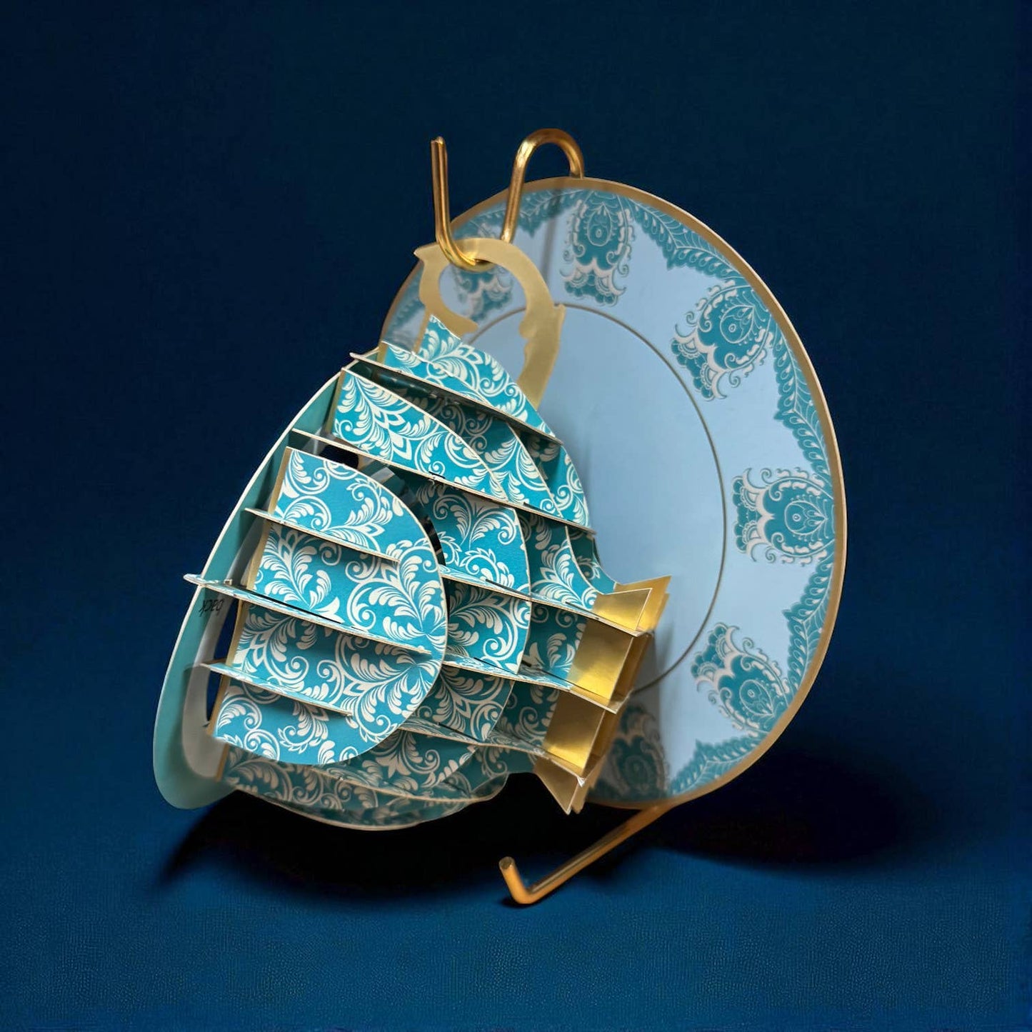 A cup of tea pop up card - Bee