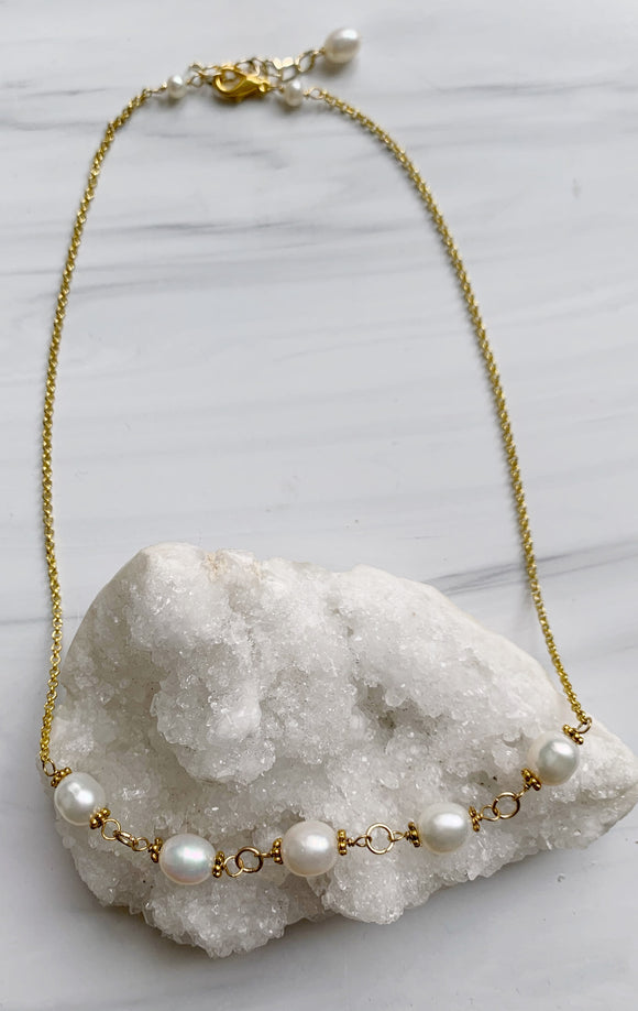 Oval White Pearl & Gold Chain Necklace